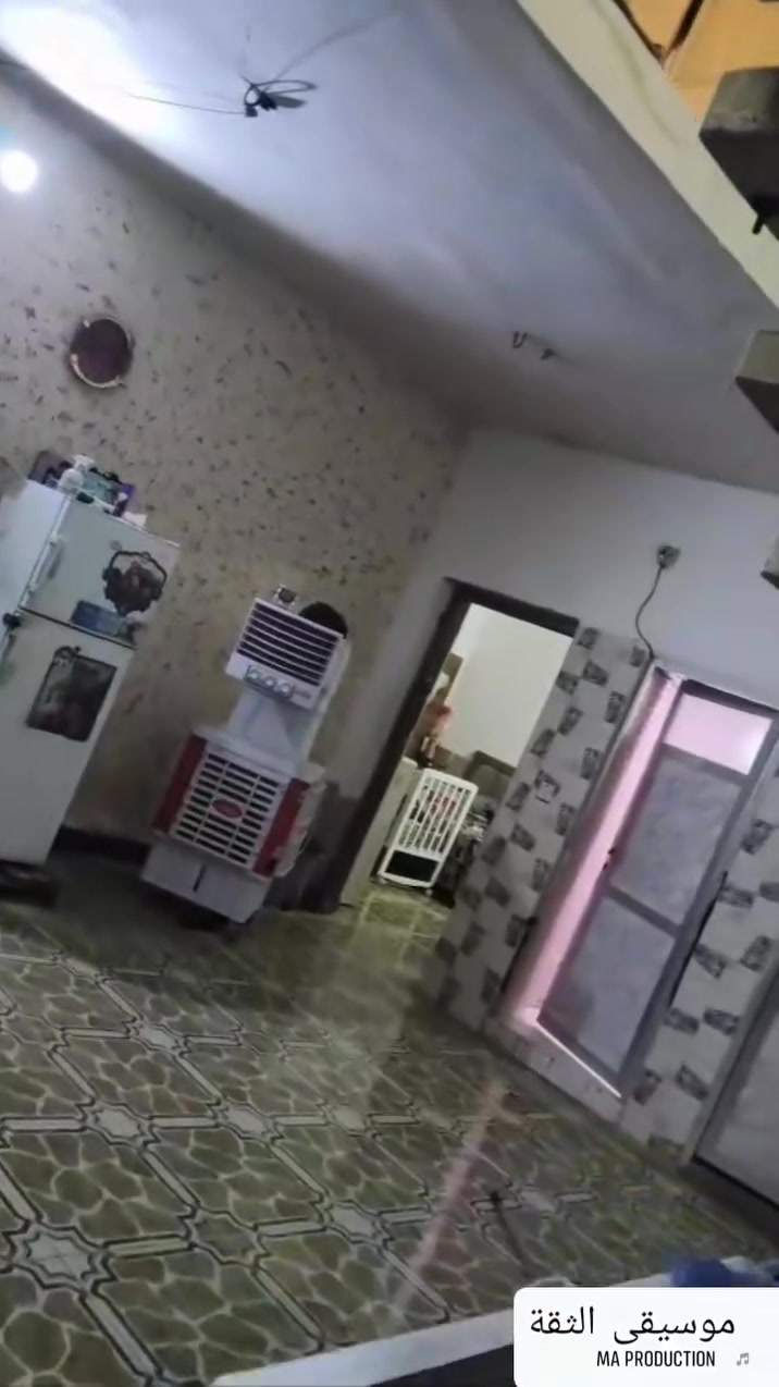 بيت للبيع مساحه 110متر
حي العسكري قريب ع جامع الامين 
غرفه وصاله مطبخ حمامات منفصله استقبال ترك  طابق ثاني   يبني بيه غرفتين 
***********  
سعر: 55
