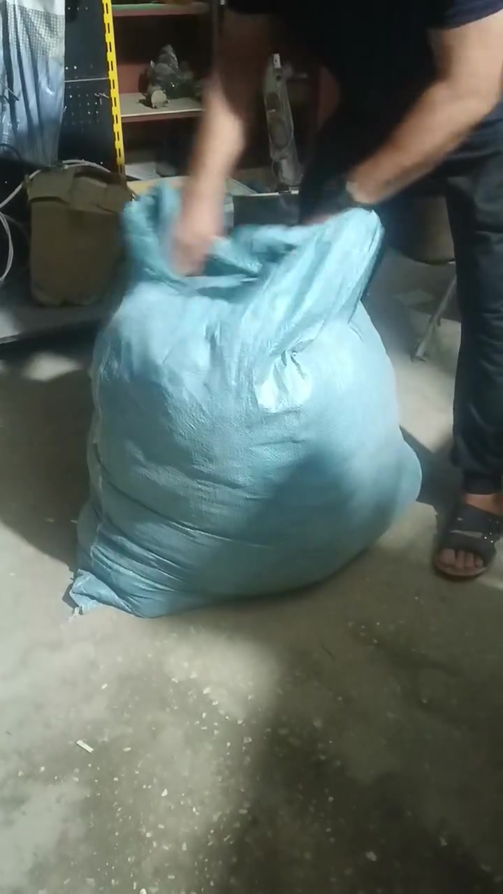 السلام عليكم ملابس ميكس للبيع السعر على 500 والف جمله 
واتساب ***********
