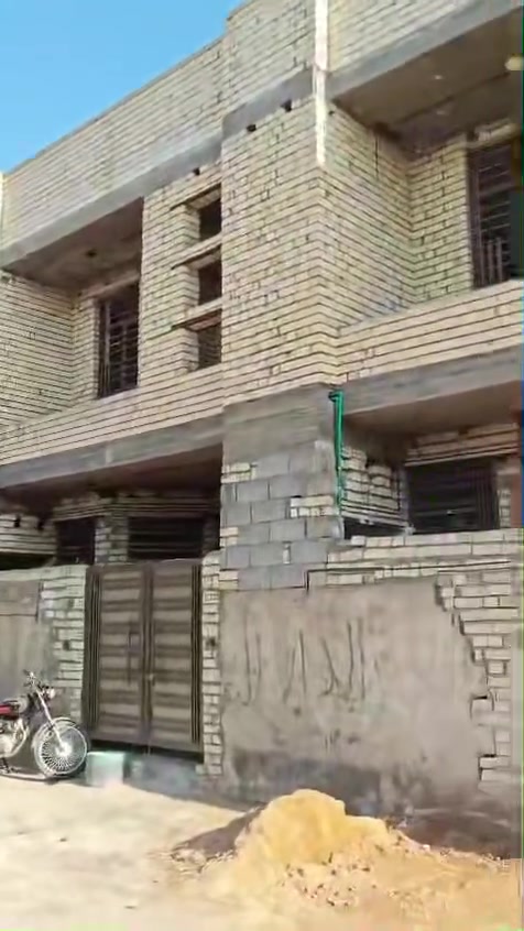 #علان سلام عليكم عقار 🏠 للبيع ٦٥ متر طابق ونص عدد ٢  بناء 👷‍♂️ جديد كل بيت يحتوي علا ٢ غرف نوم 🛏️ وحدة اسويت  +استقبال+مطبخ🍸 وصحيات دخالية🛁 وخارجية🛁 واحد شبه كامل بي نواقص بصيطة وثاني نفس💯 المواصفات💪 الخزيطة وبناء للستفسار📞 *********** ولبيت يرهم قصط  ونقد
