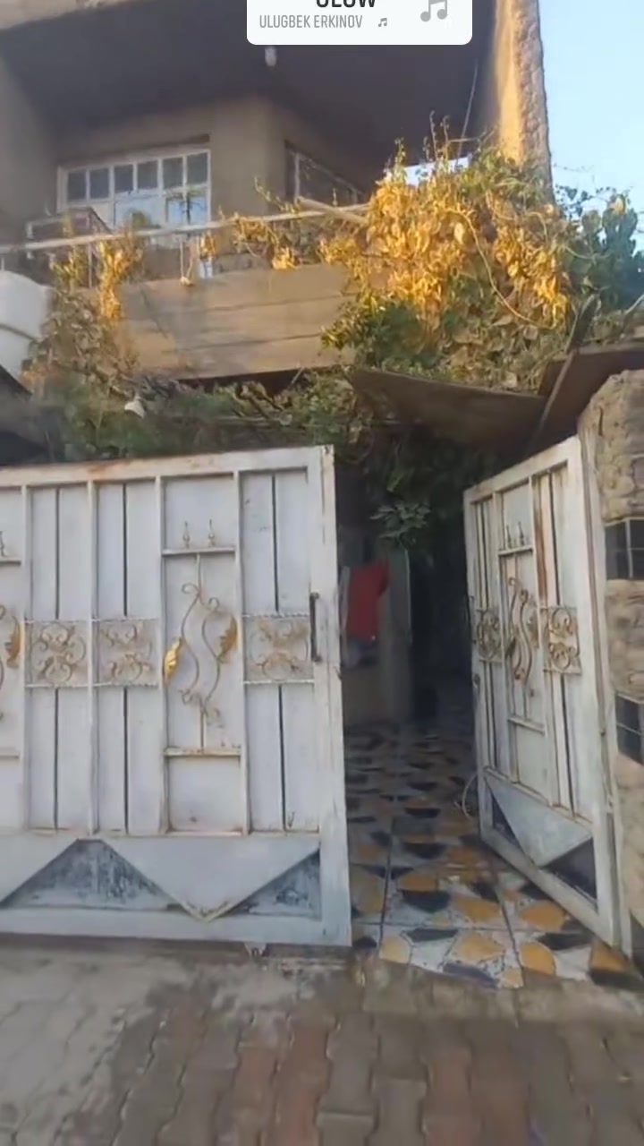 دار للبيع طابو ملك صرف في التحرير حي جهاد شارع حجي بطل مساحه ١٠٠متر ٥ب٢٠ طابقين اي استفسار خاص مفتوح او الاتصال ***********
