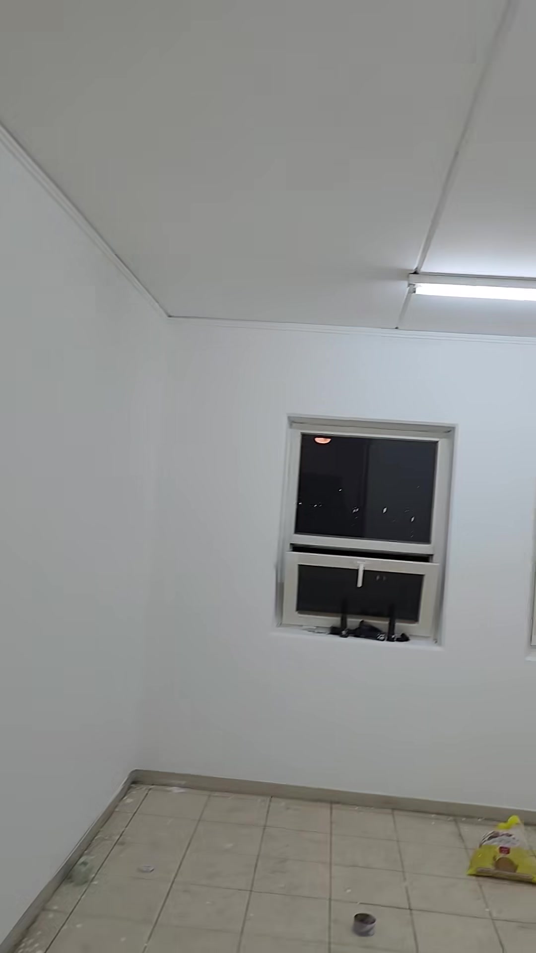 يوجد صبغ كرستة وعمل شقة كامل 
300 الف حسب نوع الصبغ 
*********** 
ويوجد صيانة عامة وكافة الديكورات والورق جدران
