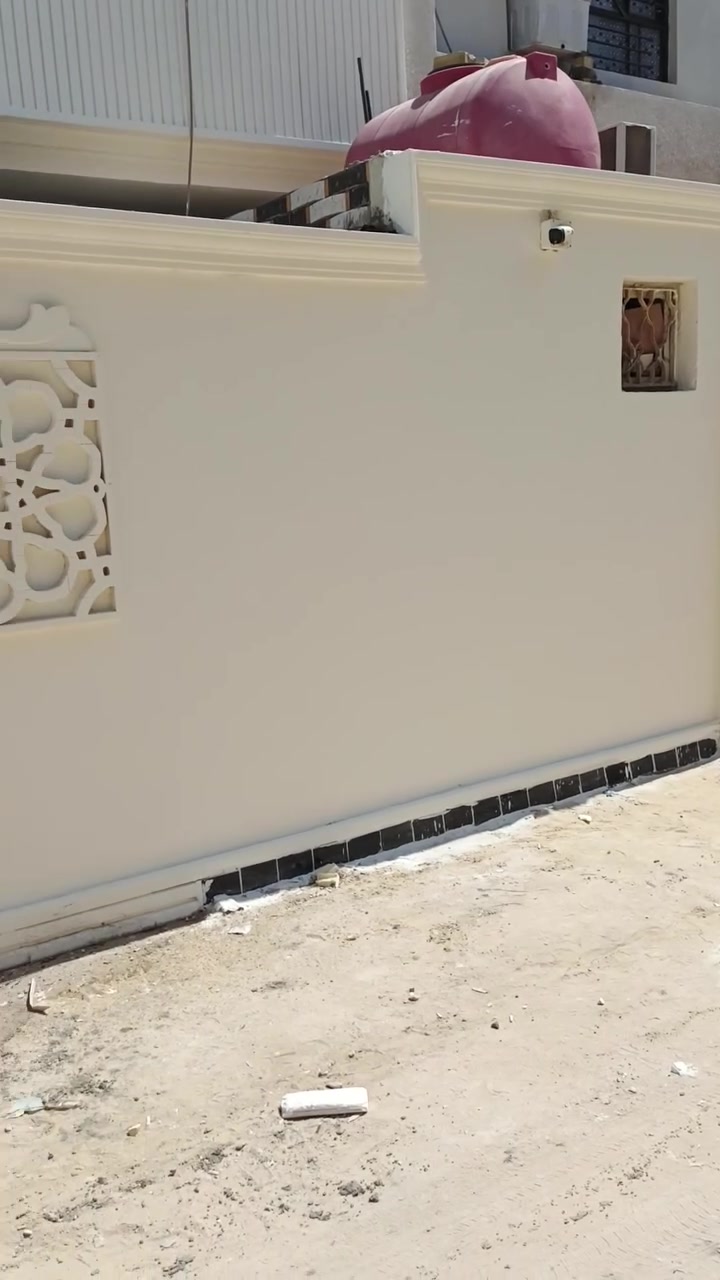 بيت يم مدينة العاب النوارس ٢٠٠متر للبيع الحاب يتصل ***********
