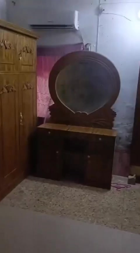 السلام عليكم 
غرفه اخشاب صاج عراقي للبيع 
7 قطع الغرفة ما مستخدمه نهائيا جديده 
وجبيره 
ملاحظه/ التصوير ما واضح الغرفه كلش حلوه تجي وتشوفها بعينك وتقتنع 
العنوان النجف الاشرف قضاء المناذره 
الرقم الاستفسار/ ***********
السعر تواصل وياي وبيك خير وتدلل
