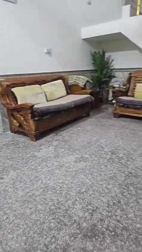 تخم كامل للبيع خشب زان السعر 400 و بي مجال
***********

