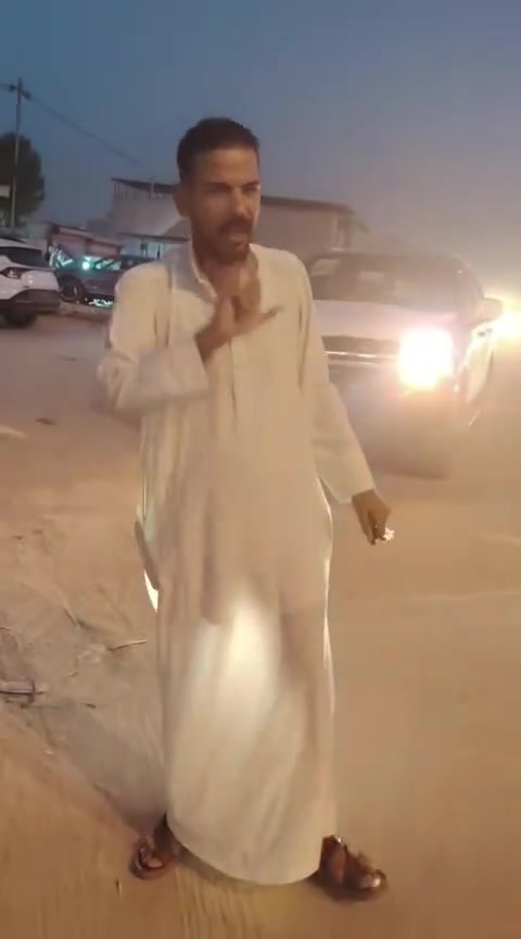 يعلن مكتب بركات الزهراء قطعه تجارية طابو صرف المساحة200 (10×20 العنوان شارع 80  مجاور ميزانية رائد السعر المتر بثلاثه مليون وربع وبي مجال ***********🦅🦅
