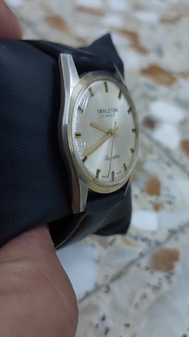 ساعة سويسري قديم للبيع سعر خاص رقم واتساب***********
