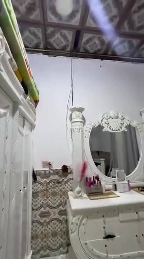سلام عليكم دونم زراعي بستان كرمه علي كله سدر مركب حمال 60سدرة و6برحيات داخله بيتين بيت طابوك وبيت بلوك منطقه الخيط الأولى على نهر الحده قريب على السد العاليه سعر 140مليون وبي مجال جوه السوق  للاتصال ***********
