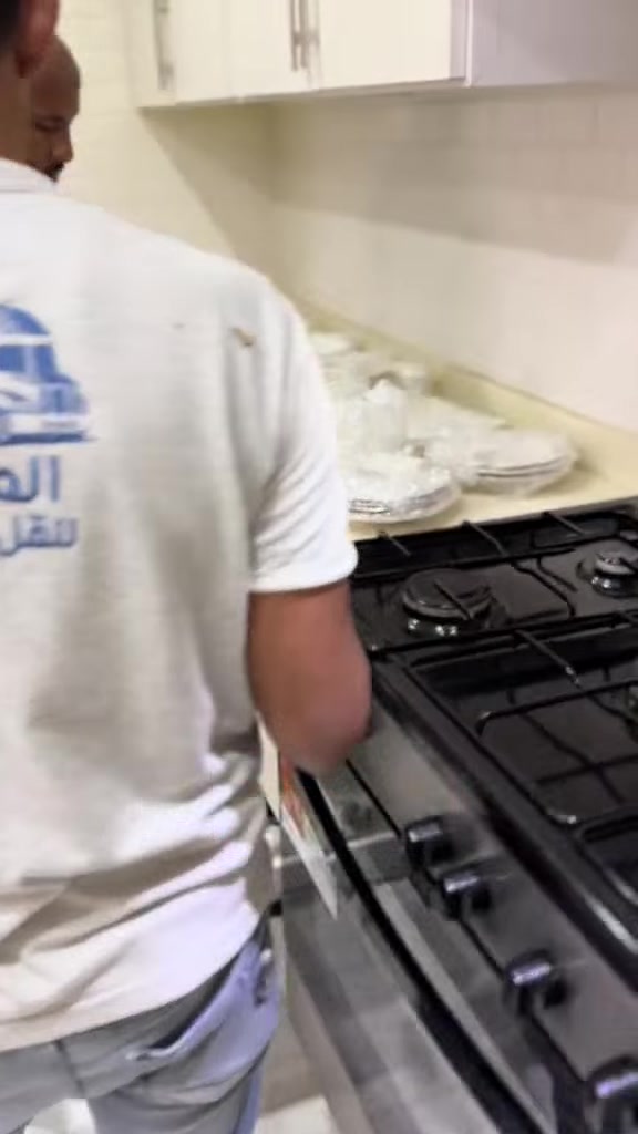 ماعندك مجال شيل بيتك ابد لا تحتار ولا دوخ نفسك نهائيا 
كل ماعليك اتصال بنا او رساله دزها على واتساب 
***********
فتح وشد . عمال . سياره . نقل تغليف الاثاث المنزلي .
