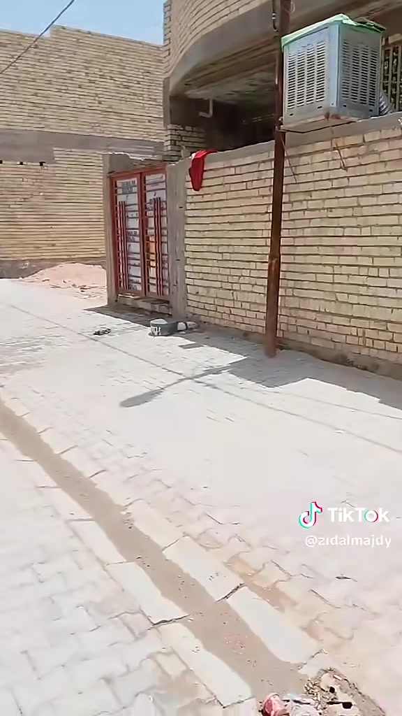 بيت للبيع مساحة 100متر الشعلة شارع ابو موسى كامل خدمات ماء كهرباء مقرنص مجاري 
سعره مناسب *********** تواصل واتس اب وبالخدمة
