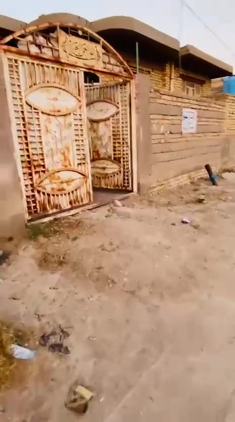 دار للبيع مساحة 200
يحتوي على غرفتين +صالة+استقبال+مطبخ+حمامات داخلية وخارجية
حي الصحة مقابل المدرسة الصينية

للاستفسار الاتصال على الرقم ***********
