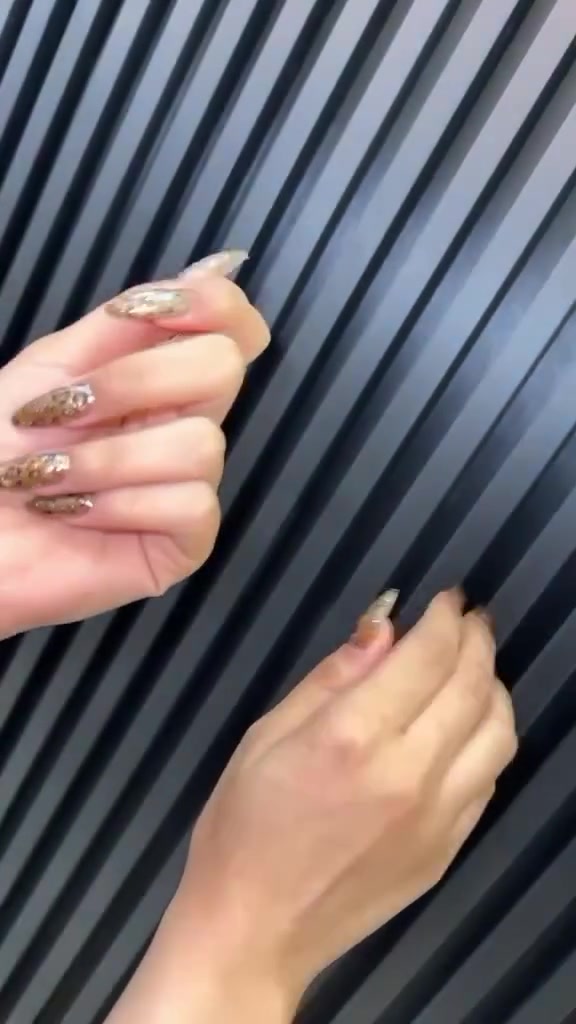 🚪💅 ما عليكِ إلا تفتحي الباب… وأنا بوصل لعندك!
أظافر مرتبة، عناية احترافية، وتصميم على ذوقك ✨
كل هذا وأنتِ ببيتك 🤍
🏠 خدمة أظافر منزلية
 منكير / بديكير /جل اكستنشن 
دلّلي أظافرك… بدون ما تطلعي من البيت. 💅✨

