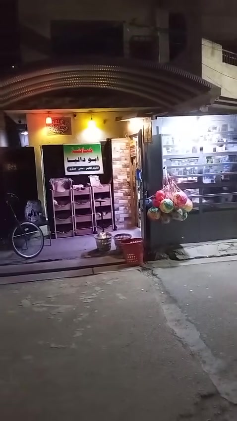 ١٠٠متر طابو صرف.  طابقين يحتوي مطبخ كبير سيراميك جداري و٤ غرف نوم ٣ بطابق الثاني وحدة بطابق الاول ويحتوي صالة جلوس ديكوراها تركي و٣  صحيات وحدة فوك وثنين جوة ويحتوي علة محل صغير عنوانة الدورة ابو دشير خلف المركز السعر ١٤٠ وقابل للتفاوض الرقم ***********
