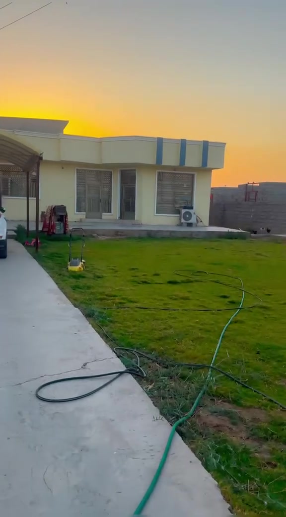 🏡 دار للبيع 

📍 الموقع: المدائن، قرب أبريجان خلف جامع الحق 
⏱️ يبعد حوالي 5 دقائق عن السوق

📐 المساحة: 900 متر زراعي

🏠 تفاصيل الدار:
• استقبال
• مطبخ
• هول
• غرفتين نوم
• صحيات داخلية وخارجية
• كراج يتسع لـ 3 سيارات 🚗🚗🚗
• حديقة كبيرة 🌳

📞 للاستفسار:  *********** 
📲 متوفر واتساب
