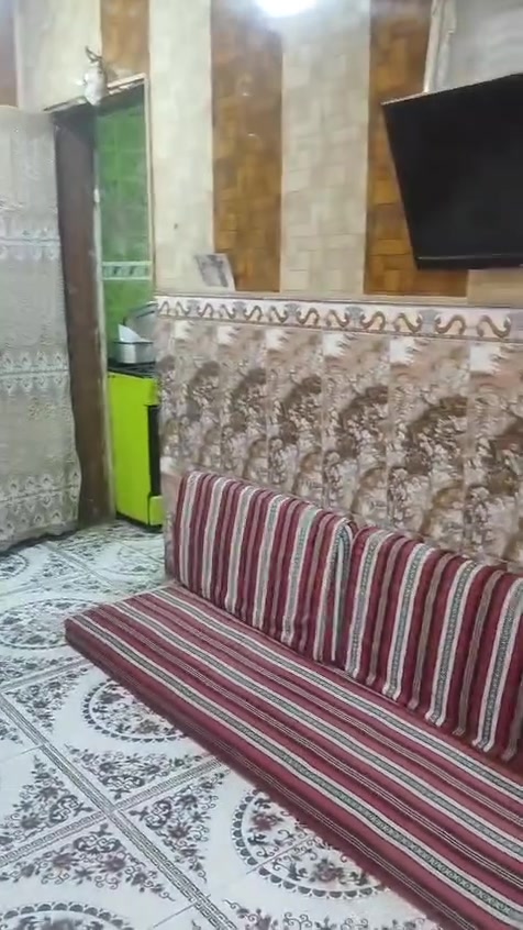 السلام عليكم  بيت لبيع بالبصرة قضاء الزبير الجويه  بيت سنوديج سكف مغلف من الداخل تغليف سيراميك ارضي بيه غرفتين وصاله ومطبخ وصحيات وره البيت ترك 2ونص الوجهيه 9متر والنزال 20 متر. الاستفسار الاتصال على الرقم ***********.مكلف بنشر

