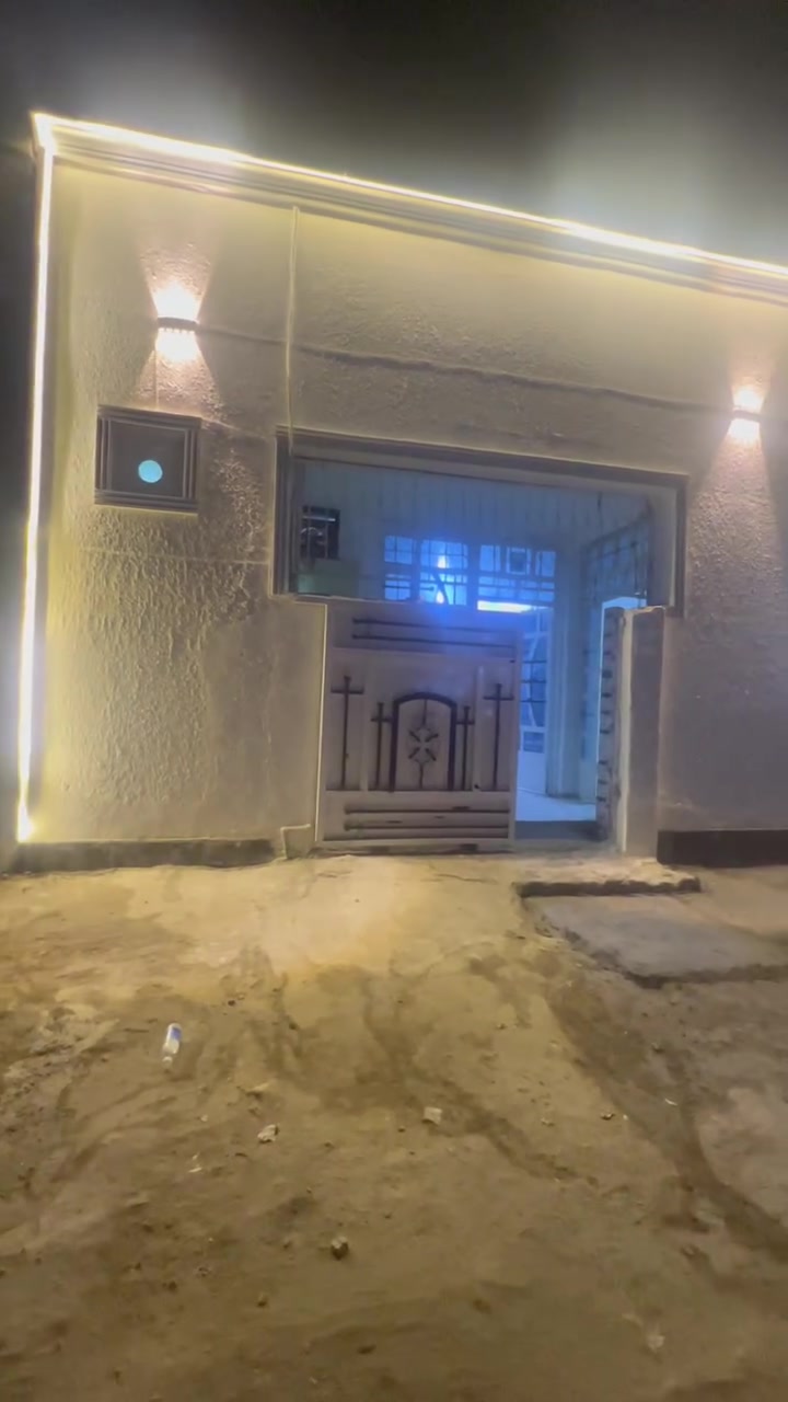 سلام عليكم بيت مساحه 110 منطقت ال 3000 يحتوي عليه غرفتين نوم سعر 57 وبي مجال
***********
