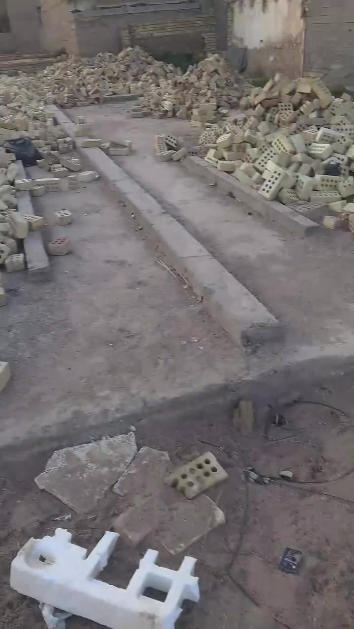 سلام عليكم قطعه ارض للبيع شارع ابو علي لمساحه 200متر كامله من كول لنواحي مجاري رفت طابوك لفرع كامل خدمات طابو زراعي سند 25 بسمي لسعر 50بيهه مجال لتواصل عل واتساب او اتصل ***********
