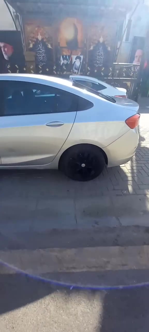 السلام عليكم
---- بيع او مراوس -----
شوفر كروز 2018 رقم بغداد باسمي 
محرك 1400 تيريو جيد  بانزين عادي بدون اي دوانز
كير جيد
كهربائيات بلادي
تخم تايرات جديد
ويل كب  حجم 17 
بغداد حي العامل
*********** واتساب متواجد
