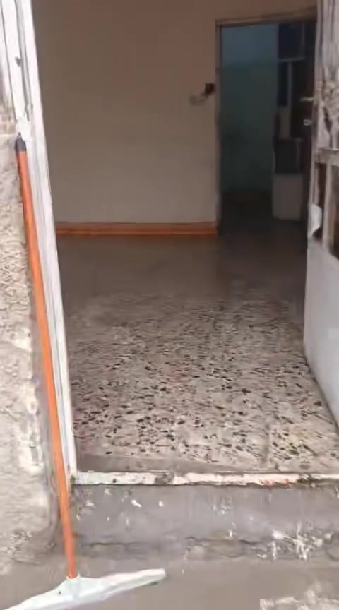 سلام عليكم شقة للإيجار مكان البلديات شارع الصحفيين قرب
المعالج أبو حيدر طابق أرضي اتصال على هذا الرقم ***********
