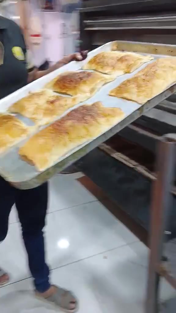 الكاهي صباحا ومسااا
سوينا 
ماعليك بس اتصل
***********
يوصلك لباب بيتك
