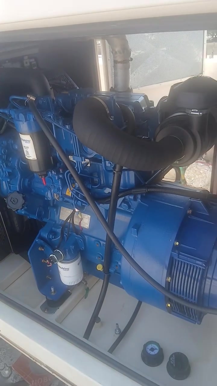 بيركنز افجي ولصن 3 بستم كاتم راس توليد لوري سومير 33KV 
التشغيل 1666 ساعه فقط  مع تانكي 1000 لتر حديد العنوان بغداد الكرخ
***********
