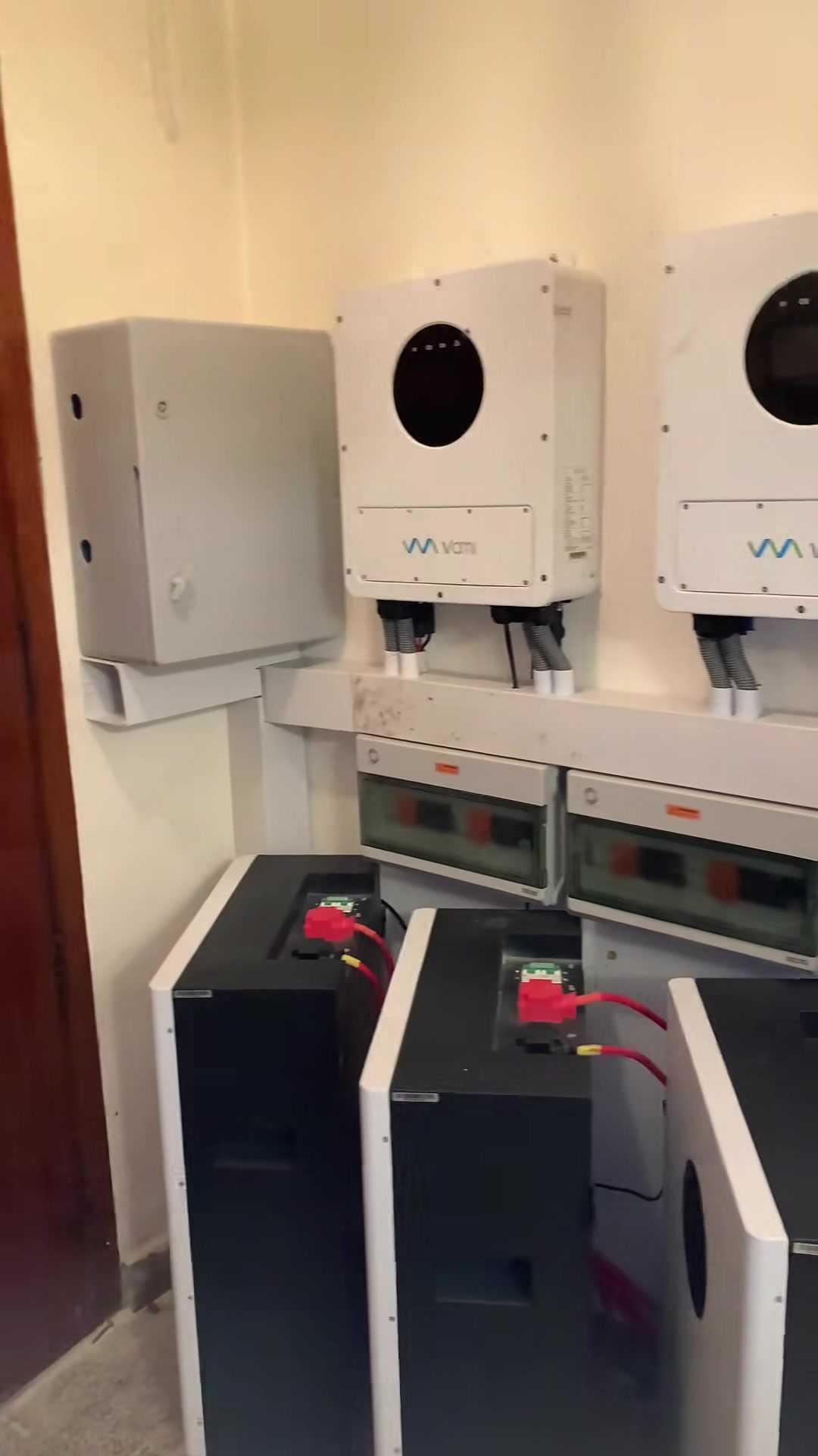 شركة باور سكيورتي (Power Security) توفرلك الحل النهائي والذكي. نجهّز وننصب منظومات طاقة شمسية عملاقة (تصل إلى 60 أمبير) تشغّل بيتك أو مشروعك بالكامل (ليلي/نهاري) وبأعلى كفاءة هندسية.

⚡ لماذا تختار منظوماتنا؟

 ربط انفيرترات بالتوازي (Parallel): تيار مستقر وقوي .

 بطاريات ليثيوم مع بورد بازبار (Busbar): موازنة ذكية للشحن وإطالة عمر البطارية الافتراضي.

 هياكل ميكانو وصبات جاهزة: تثبيت هندسي متين مقاوم للرياح وبدون أي تخريب أو تثقيب للسطح.

 حماية متكاملة: بوردات حماية مجهزة بقواطع دورة ومانعات صواعق لحماية أجهزة منزلك.

👨‍🔧 التنفيذ بإشراف كادر هندسي مختص وضمان حقيقي لسنوات مع خدمة ما بعد البيع.

📞 للحجز، الاستفسار، أو طلب كشف موقعي، تواصل معنا الآن:

 رقم الهاتف / واتساب: ***********
 العنوان: بغداد
 أو راسلنا مباشرة عبر رسائل الصفحة.

باور سكيورتي.. طاقة مستدامة، وأمان لا يغيب! 🌐⚡🛡️
