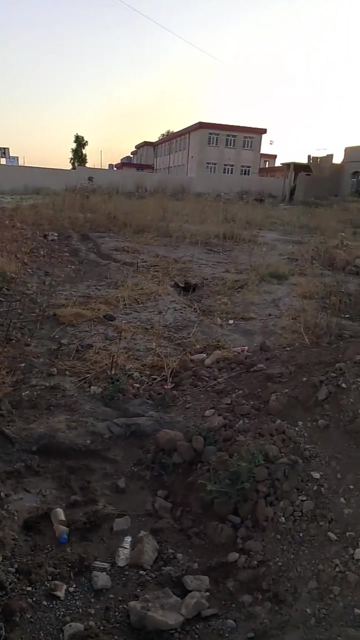 عنوان قريه خراب كبير قرب مدرسه عفراء مساحه 625 متر الوجه 25 العمق 25 رقم هاتف ***********
