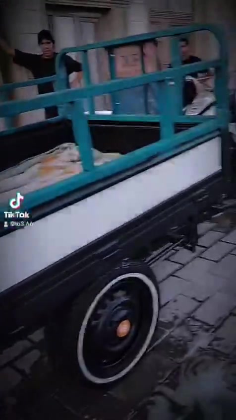 السلام عليكم ستوته للبيع موكينه واكسن وشاصي جدد مكينه ما مفتوحه الستوته ادوات السعر1100 المكان ابو الخصيب***********
