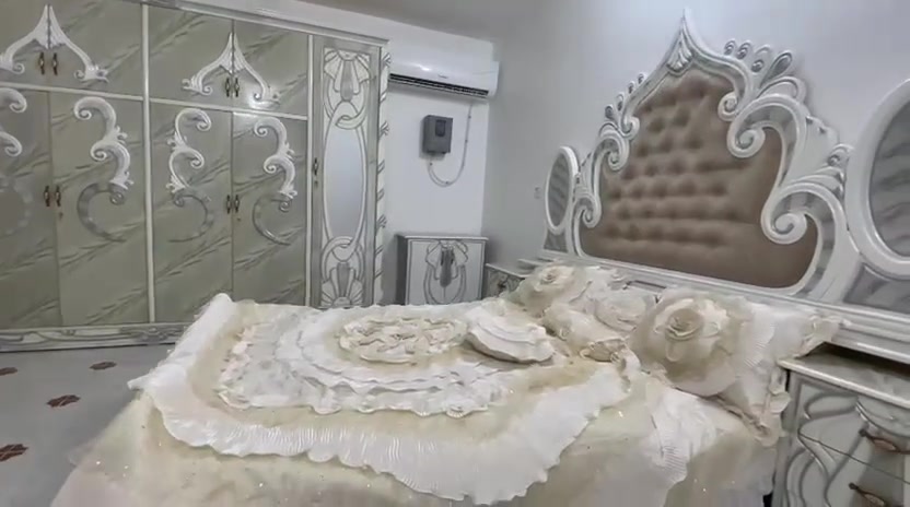 السلام عليكم الغرفة للبيع الداخل صاج رقم الهاتف *********** بي واتساب الغرفة جديدة مال عريس صارلهة ثلاث اشهر
