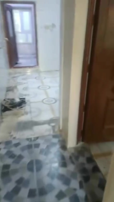 السلام عليكم توفر اليوم بيت ١٠٠ متر طولاني بي ٣ غرف نوم استقبال مطبخ صحيات فوك وجوه طابقين درج داخلي الاسراء دور السكك قرب جامع مالك ابن انس الايجار ٣٥٠ قفل تابع الصفحه كل يوم بيوت للإيجار ***********
