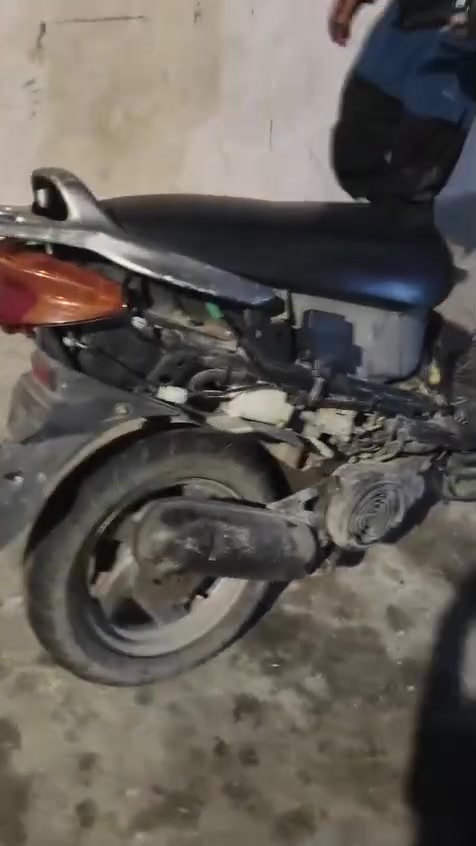 السلام عليكم ماطور اكزاز   ماطور شاصي شرط كهربائية شغال سلف شغال  بس باتري ضيعيف المطور كدام العين العسر 150 وبيه مجال  رلسني او خبرني ***********
