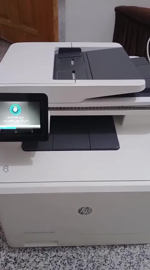 طابعة hp 477 ليزرية 28نسخة بالدقيقة وعملية جدآ واي فاي وسكنر ملون عادي وحتى استنساخ وجهين  تلقائي كلش نضيفة الطابعة ع الفحص لتواصل ع رقم ***********
