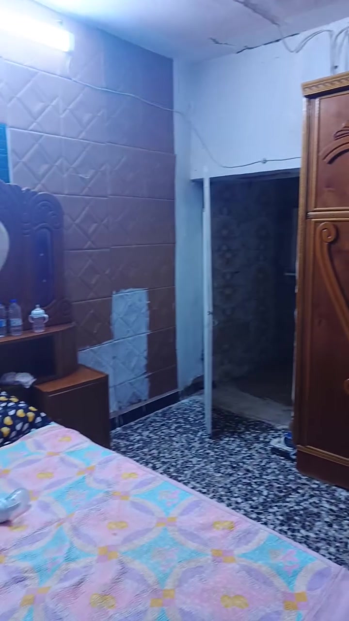 عليكم غرفه نوم مستعمل لبيع السعر 400 الف وبيه مجال بسيط مكاني بغداد البياع الشرطه الخامسه ‏‪***********‬‏ اتصال  بيه نقص بس جامه مال ميز توليت
