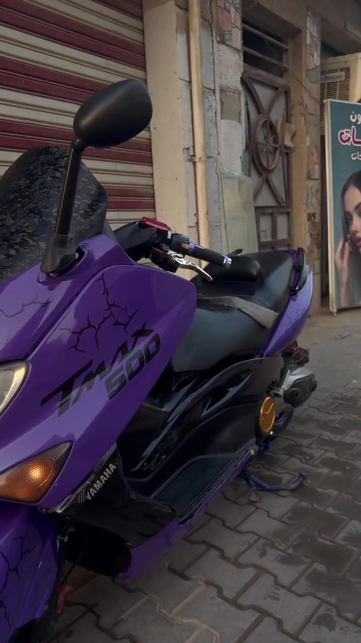 T MAX 2008 
الدراجه مكفوله كفاله عامه و صبغ والوشوم للتعديل فقط الدرجه مكفوله كامله شلعه شك كاع معدل 180 دراجه مصروف عليه هواي كلش صالنصه رياضي اليدات رياضي الدرجه تعبان عليه و صارف عليه هواي صبغها يم منتظر الخفاجي معروف بل منصور 

سعرها مناسب 
مكاني المنصور الاسكان 
***********
موجود وات ساب فقط 
فيس ما متواجد
