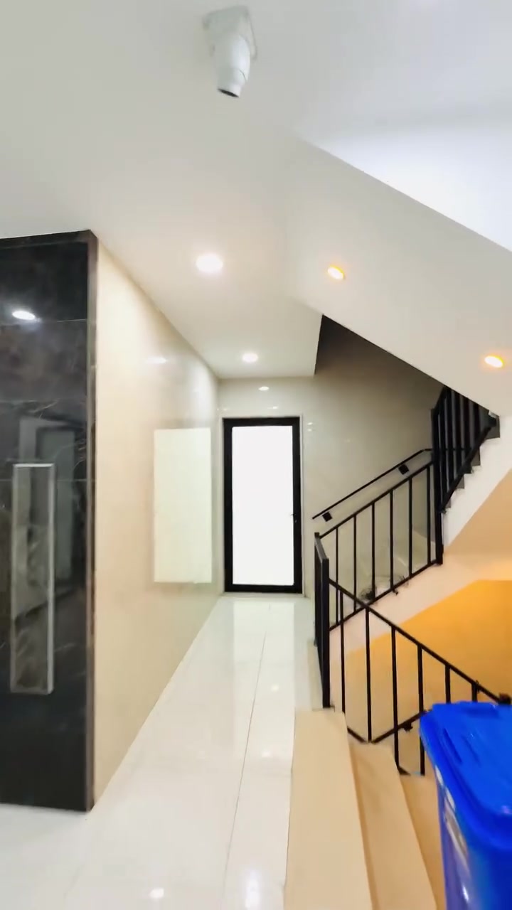 🏢 بناية تجارية حديثة للإيجار – بغداد
📍 الموقع: بغداد – حي القاهرة – سوق علي نعمة
🏢 البناية: حديثة البناء 2026
🔹 3 طوابق
🔹 12 قاعة/غرفة كل طابق يتكون من 4 قاعات 
🔹 مناسبة للعيادات والمراكز الطبية والمكاتب والشركات 
🔹 صحيات (WWC) لكل طابق وقاعة
🔹 منظومة كاميرات مراقبة متوفرة داخل البناية  
🔹 منظومة إطفاء وحماية من الحريق
🔹 تتكون بناية من مصاعد  داخلي حديث وخارجي لنقل  الأغراض وتحتوي البنايه  على  سلم الأمان
🔹 موقع مميز وسهل الوصول

📸 الصور والفيديو توضح تفاصيل البناية من الداخل والخارج.
📞 للاستفسار والحجز:
***********

📩 للمزيد من التفاصيل راسلنا على الخاص

#بناية_للإيجار #بغداد #حي_القاهرة #سوق_علي_نعمة #عقارات_بغداد #للإيجار

