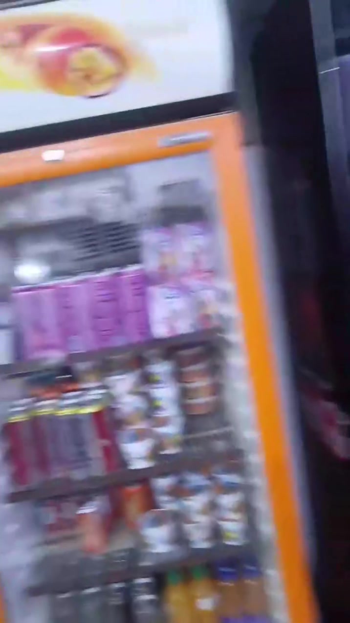 سلام عليكم
عيني محل للبيع يحتوي على 5 عوارض + 2 ثلاجات + 2 مجمدات + غرفة المحل والغرفة سوة المحل كامل هوة وغراضة تجي بس تكعد وخير من اللة الوارد مالتة سعرة 37 وبي مجال للشراي مكانة بشارع الكهرباء قرب مولدة المصري  اي استفسار هذا رقم *********** او مراسلة الصفحة

