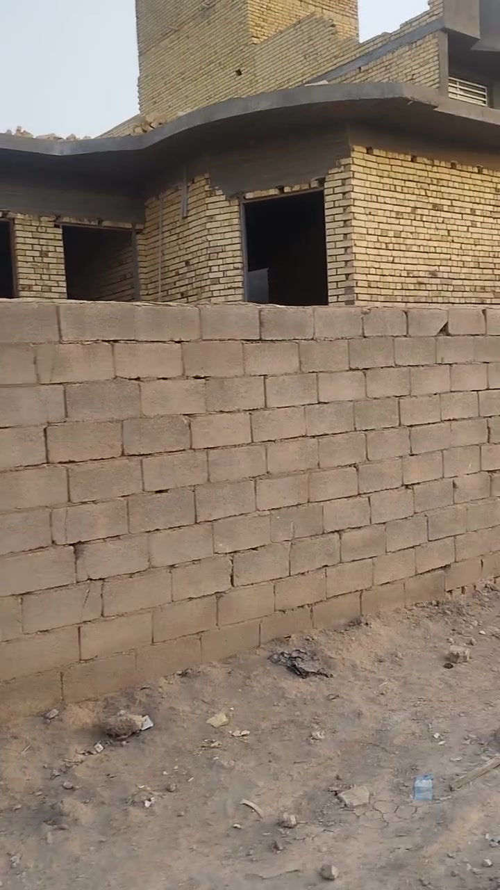 السلام عليكم بيت 250 متر للبيع منطقه الطليعه الثانيه قرب مدرسه الاماميه السعر مناسب هيكل ***********
