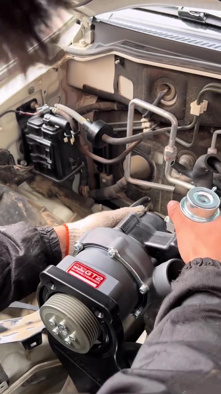 Mitsubishi Pajero V97 with supercharger installed without damaging the vehicle - original power is 250 horsepower, boosted to 348 hp #Mitsubishi #supercharger #Pajero
