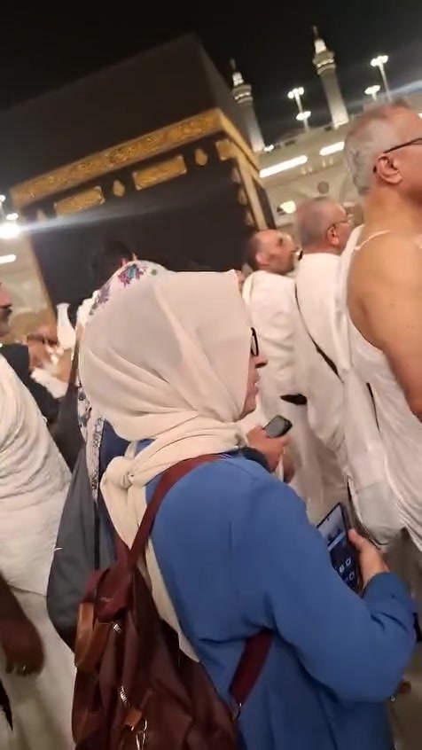 عمرة الإنابة (أو عمرة البدل) هي إنابة شخص لآخر ليؤدي مناسك العمرة بدلاً عنه، ويكون أجرها وثوابها كاملاً للمنوب عنه بإذن الله، مع نيل النائب أجرًا عظيمًا لقاء إحسانه ونفعه لأخيه المسلم .
المتوفى: تجوز عنه العمرة بإجماع أهل العلم، ويصله ثوابها كصدقة جارية.
#اهدي_والديك_ولمن_تحب
#وكلنا_وسنوكل_اهل_الثقة
*********** واتساب للحجز بسعر مناسب
