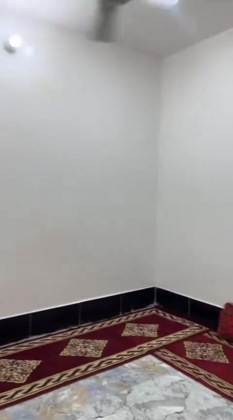 السلام عليكم بيت للبيع 50 متر الارضيه رفت بناء حديث طابوك  ستقبال + صاله + مطبخ + غرفتين نوم 3 حمامات الواجه 4/65والنزال 10/70 شارع عرض 8 طريق بغداد عمود 35 الاستفسار ***********
