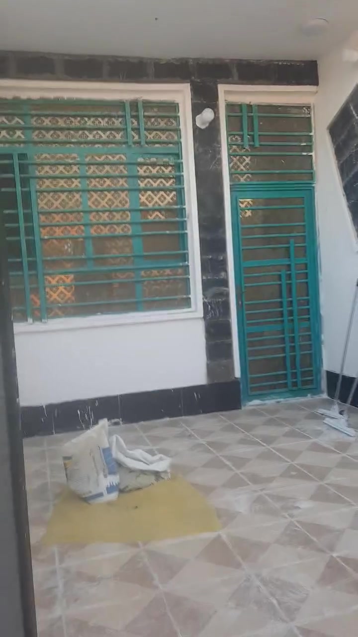السلام عليكم عندي بيت للايجار بناء حديث ١٥٠م ٥ غرف نوم وصاله واستقبال ومطبخ 
العطيشي/حي الزهراء 
***********
