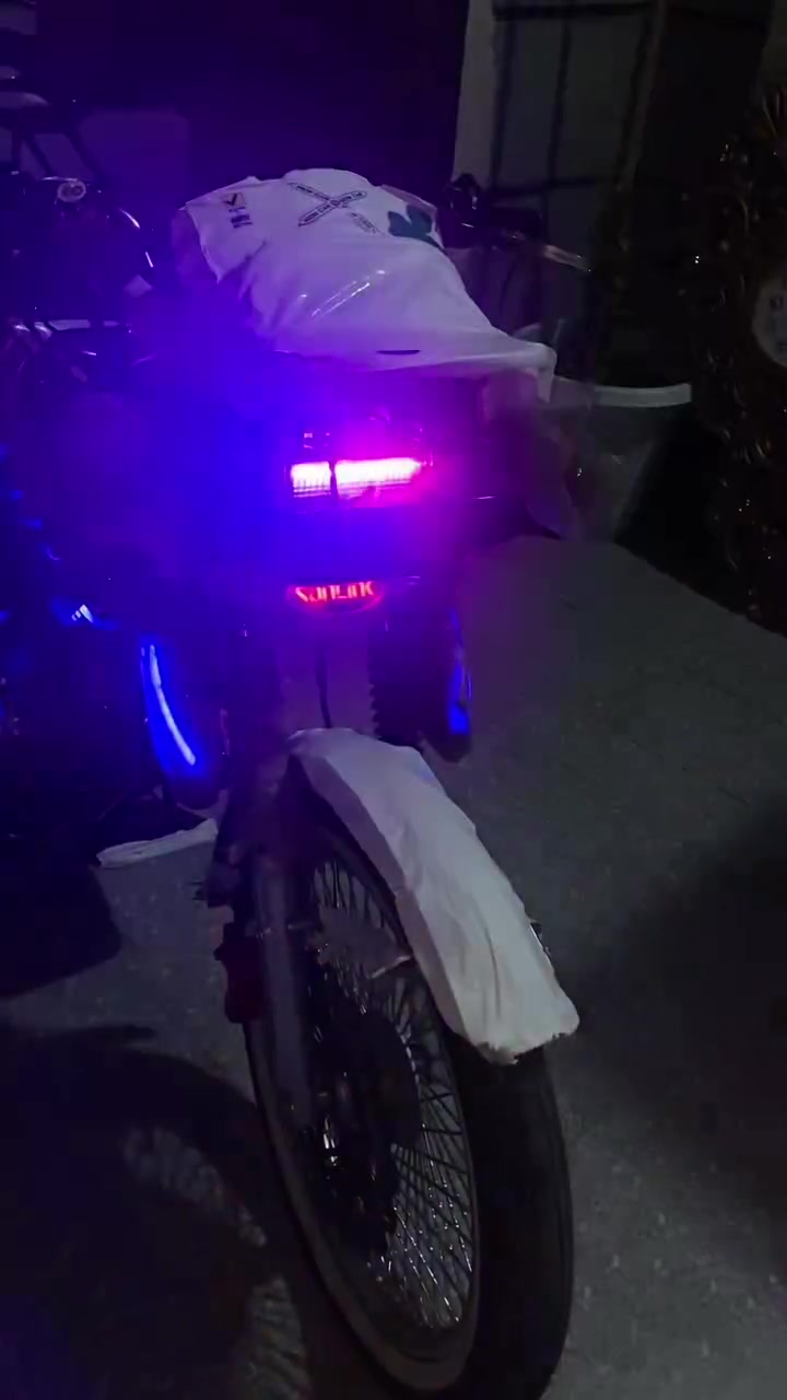 ‭٧٨١ ٧٧٣ ٣٢١٧
