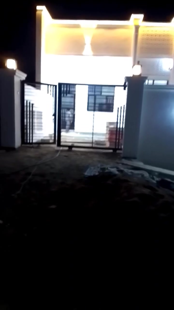 دار للبيع مساحه 200 حي الفرسان مقابل جامعه ***********:'
