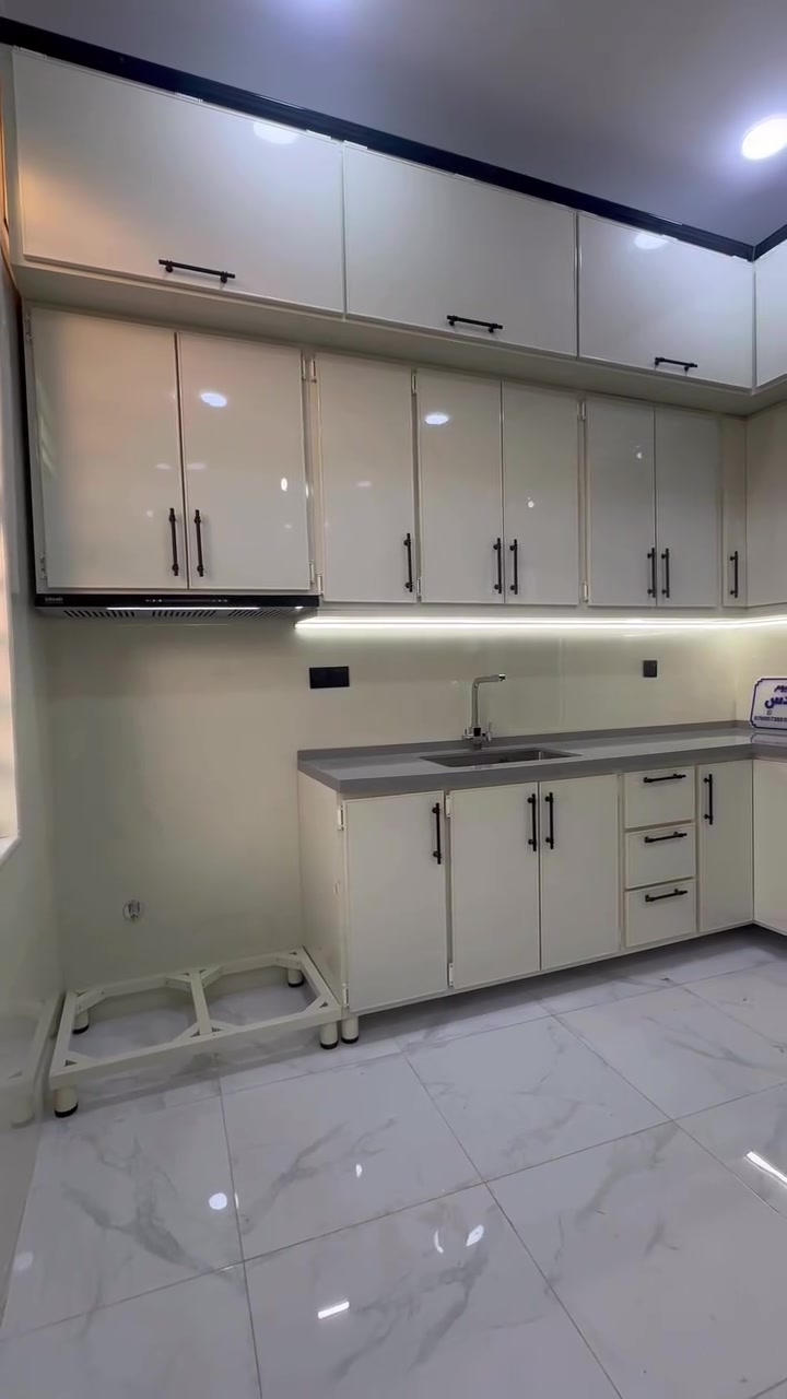 #😮😮 وإنت كاعد ببيتك... إحنا نجيك! 🏠✨

🌟 معمل ألمنيوم المهندس🌟

ما تحتاج تطلع وتحتار!
📐 نجيك للبيت، ناخذ القياسات ونصمملك مطبخك حسب مساحتك وذوقك.

🎨 إنت تختار:
🔸 لون الأبواب
🔸 لون وتصميم الكوارتز
🔸 شكل وتفاصيل المطبخ
🔸 وإحنا نوريك مطبخك قبل التنفيذ بتصميم ثلاثي الأبعاد (Render) 🤩

💎 المواصفات:

🔹 الخيار الأول:
🛡️ هيكل ألمنيوم
🚪 أبواب بالون بريس — خشب تركي مقاوم للماء
💎 سطح كوارتز طبيعي
🥣 حوض ستيل

🔹 الخيار الثاني:
🛡️ مطبخ ألمنيوم تركي
🚪 أبواب ألمنيوم مبطن بالكامل
💎 سطح كوارتز طبيعي
🥣 حوض ستيل

📌 والخدمات كلها علينا:
📏 القياسات
🎨 تصميم المطبخ ثلاثي الأبعاد (Render)
🛠️ تصنيع وتنفيذ المطبخ
🔧 التنصيب

🎁 والهدايا ويّا المطبخ:

🥣 حوض ستيل قياس 70 سم — بقيمة 100 ألف
🍽️ سلة ماعون بالملحق 90 سم، عظم مقاوم للصدأ — بقيمة 30 ألف
🧴 سلة  سحب 30 سم — بقيمة 40 ألف

🔥 كل هذا وأكثر... وإنت مرتاح ببيتك!

✨ معمل ألمنيوم المهندس 
👤 ***********
***********
🏠 إنت اختار... وإحنا نصمم وننفذ النجف #العراق #بغداد
