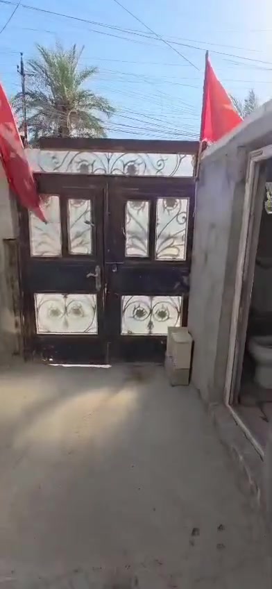 دار للبيع مساحه 150 متر مضيف مع دار
المضيف 70 متر
الدار 80 متر
نوع الارض مشجر 
 قرب السده نهاية حي اور
السعر 70 وبيه مجال
*********** للاستفسار
