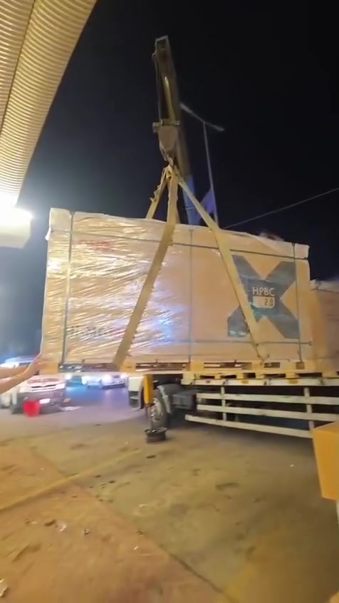 ☀️ جــــارٍ العــــمل 🏗️

باشر فريق المحترف للطاقة المتجددة بتنفيذ مشروع منظومة طاقة شمسية كبيرة في مستشفى الإمام الصادق (ع) – محافظة المثنى / السماوة.

🔹 تتضمن المنظومة 108 ألواح شمسية
🔹 تنفيذ هندسي احترافي وفق أعلى معايير الجودة والسلامة
🔹 لتوفير طاقة مستقرة وكفاءة تشغيل عالية للمستشفى

ترقبوا تفاصيل المشروع بعد إكمال مراحل التنفيذ والتشغيل بإذن الله.

📍 عنواننا الجديد: المسيب – مفرق سدة الهندية – مجمع الرفاعي هوم
📞 للاتصال والاستفسار: ***********

المحترف للطاقة المتجددة
ثقة بالتنفيذ… وتميّز بالأداء ⚡

#المحترف_للطاقة_المتجددة
#جاري_العمل
#مستشفى_الإمام_الصادق
#السماوة
#الطاقة_الشمسية
#منظومة_108_لوح
