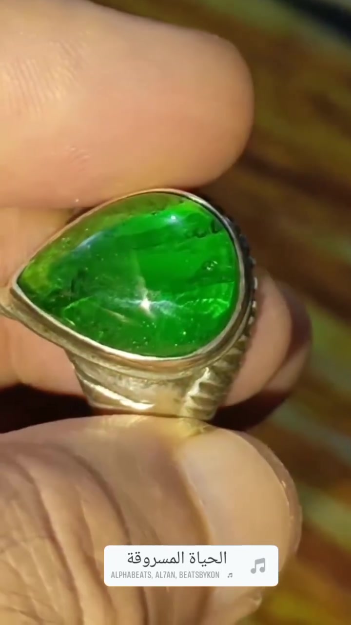 خاتم زمرد • طبيعي • ١٠ قيراط