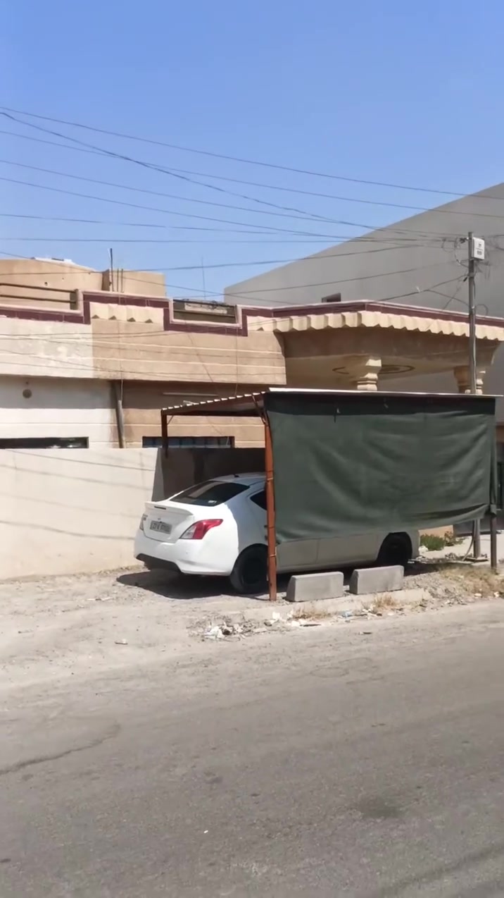 مشتملات للبيع🏠🏠 منطقة100دار👨‍💼👨‍💼
على شارع شبه تجاري قرب 
دائرة التسجيل العقاري مساحة 
300مترركن على شارع 15
وشارع 10 حاليا... مؤجرة 
600الف 
مكتب الشام للعقار 
***********
***********

