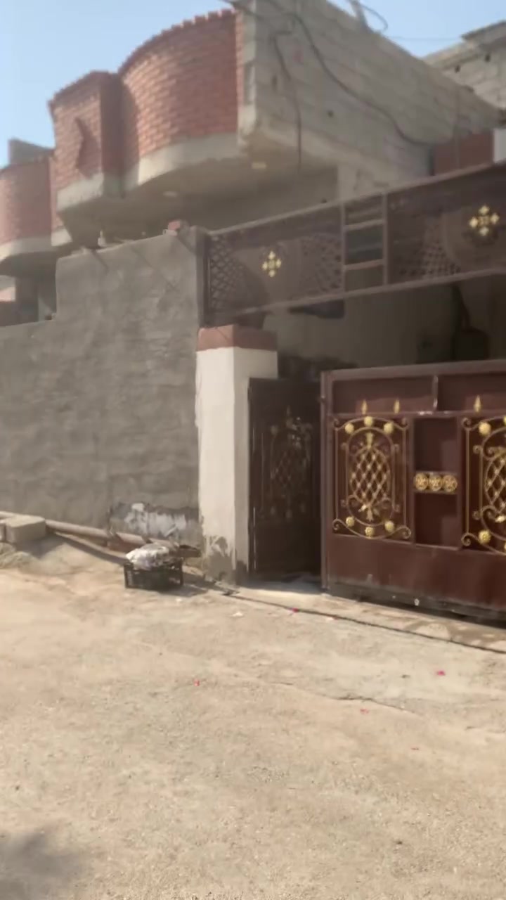سلام عليكم بيت ركن للبيع مساحته160متر خدماته(ماء كهرباء تبليط مجاري )مكانه بعقوبه باب الدرب قرب مدرسه المساعي وقرب جامع الحسين بيت ماشالله جبير سعر 55 وبي مجال اي 
استفسار على هاذ الرقم ‭***********‬
