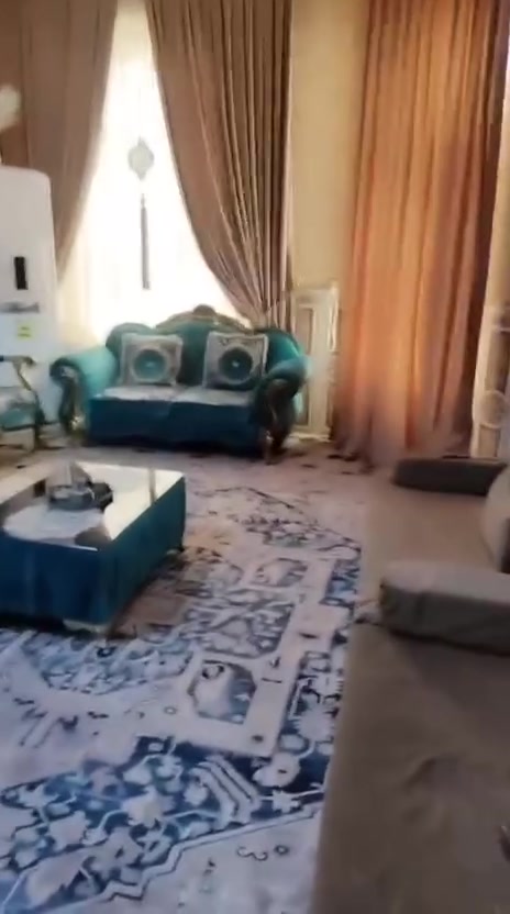 سلام عليكم
بيت البيع

منطقة الوليد 

سند ٢٥

مساحه ١٥٨متر

طابقين كامل 

اتصال ***********
