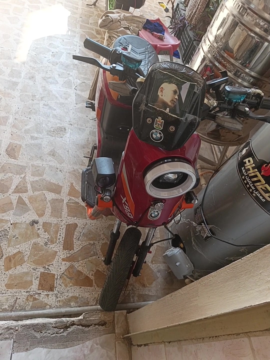 دراجه شحن x900 السعر 300وبي مجال 
بلوتوث اشارات بك ليوره دبل اشاره صندوق كبير نشرات 5بطاريات بس شنو عيبه بطاريتين منفوخ